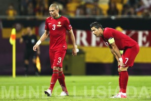 Os jogadores portuguêses Pepe e Cristiano Ronaldo durante jogo contra a Alemanhã pelo Grupo B da UEFA Eurocopa 2012 na Arena Lviv, em Lviv - Ucrânia. 9 Junho 2012. MARIO CRUZ/ LUSA