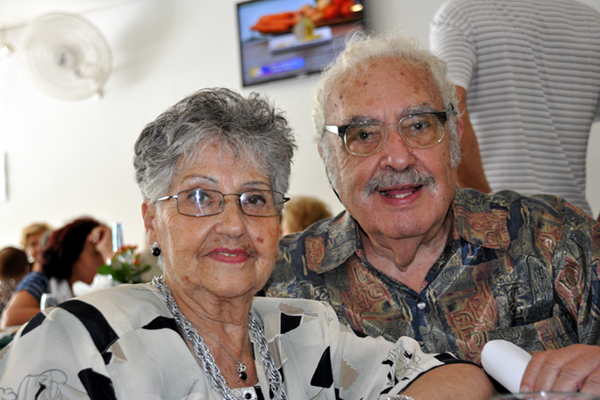 O casal Mimi e Varela Leal, a frente do programa de rádio luso-brasileiro.