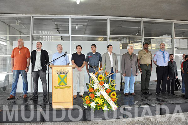 O secretário de governo e ex-prefeito João Avamileno, o 1º Sargento Hernani Pereira da Silva, chefe da instrução do Tiro de Guerra de Santo André, o presidente da Casa de Portugal do Grande ABC, Paulo Augusto de Freitas, Roberlei Volpe Beneduzi, representante do Grupo de Escoteiros, o coordenador dos Bombeiros do Instituto Polígono de Ensino de Santo André, Amauri Jesus Santos, o vereador Marcos Pinchiari, o secretário de comunicação Leandro Laranjeira, Ronaldo Tadeu de Paula, secretário de desenvolvimento econômico e trabalho de Santo André, Antonio Aparecido Zanon, secretário de cultura do município e ainda o comendador Antonio Julio Pedroso de Moraes.