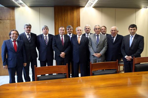 Integrantes do Grupo Parlamentar de Amizade Portugal-Brasil no gabinete vice-presidencial. Foto: Romério Cunha Ascom/VPR