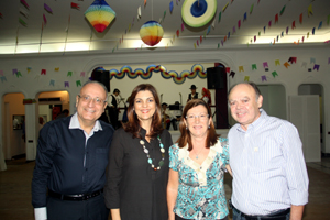 O vice-prefeito de Santos, Eustázio Pereira, com a esposa Marinilza, e o casal presidente do Centro Cultural Português, Maria de Fátima e José Duarte de Almeida Alves.