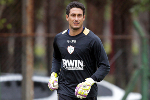 Goleiro Lauro - Destaque nas últimas partidas da Portuguesa pelo Campeonato Brasileiro, o goleiro Lauro vê as próximas partidas da Lusa na competição, que serão disputadas no Canindé, como grandes oportunidades para a equipe começar uma sequência positiva. Para isso, ele conta com o apoio do torcedor da Lusa nas arquibancadas. Foto: Portuguesa