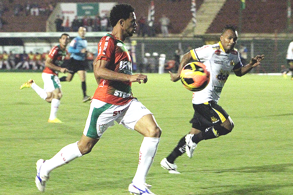 Luís Ricardo, que voltou ao time contra o Criciúma foi o destaque positivo da Lusa. Foto: Dorival Rosa/divulgação