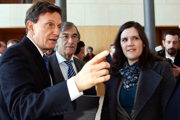 A Ministra da Agricultura e do Mar, Assunção Cristas (D) acompanhada pelo ministro das Pescas e Aquicultura do Brasil, Marcelo Crivella (E), antes da abertura do seminário “Aquacultura e Pescas, Oportunidades de Negócio, Portugal-Brasil”, na Universidade de Aveiro, 25 de novembro de 2013. PAULO NOVAIS / LUSA