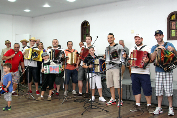 Os tocadores das concertinas que realizaram o encontro. Foto: Ronaldo Andrade