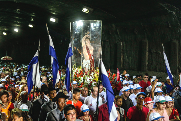 Procissão de São Sebastião, com imagem trazida de Portugal, no Rio. Foto: Raphael Lima