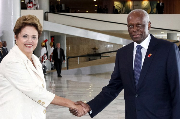 Dilma Rousseff durante cerimônia oficial de chegada do Presidente da República de Angola, José Eduardo dos Santos. Foto: Roberto Stuckert Filho/PR