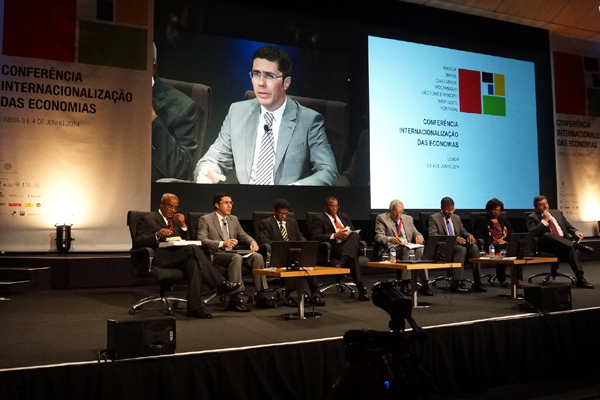 Secretário-executivo do MDIC, Ricardo Schaefer, fala sobre ações do governo brasileiro, durante a Conferência sobre Internacionalização de Economias da CPLP. Foto: Ascom/MDIC