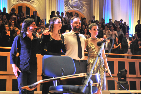 O português Antonio Zambujo recebeu Mariana Aydar e Roberta Sá. Foto João Sal/divulgação