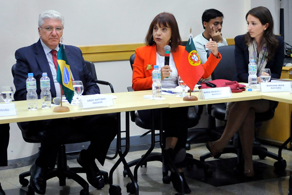 Coordenador do Comitê da Desburocratização da Fiesp, Abdo Antonio Hadade, e as professoras Maria Manuel Leitão Marques e Mariana Maia Rafeiro, que implantaram o sistema Simplex em Portugal. Foto: Beto Moussalli/FIESP