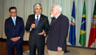 Antonio de Almeida e Silva, o ministro da Defesa Aguiar-Branco, e o presidente de casa Antonio dos Ramos. Foto Mundo Lusíada