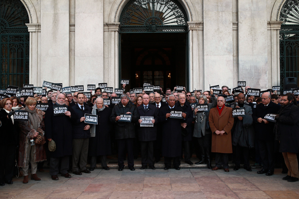 A Câmara de Lisboa também organizou manifesto na cidade reunindo cerca de 100 pessoas. ANTÓNIO COTRIM/LUSA