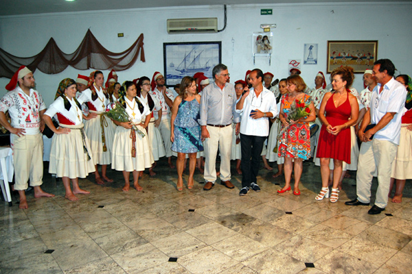 Durante apresentação do Rancho Poveiro, homenagens na Sociedade dos Poveiros de São Paulo, ao presidente da Casa dos Poveiros do Rio, à Prefeitura do Guarujá, e ao rancho convidado. Foto Mundo Lusíada