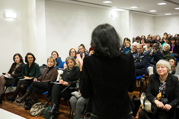 Ministra Maria Luís Albuquerque e Secretária de Estado Teresa Morais na cerimônia do Dia Internacional da Tolerância Zero à MGF, Lisboa, 6 fevereiro 2015. Foto: Rodrigo Gatinho