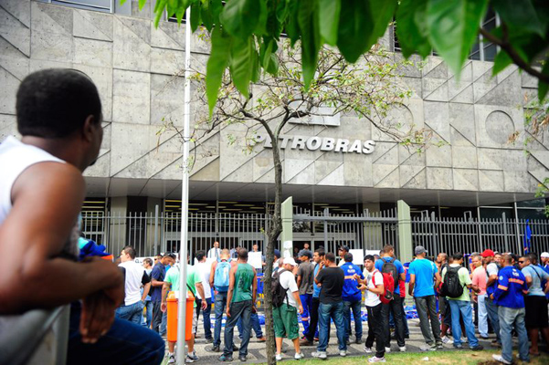 Trabalhadores do Comperj fazem manifestação no Rio. Foto: Tânia Rêgo/Abr