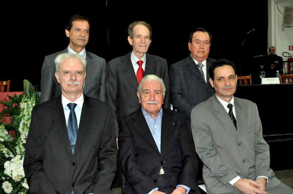 A diretoria: Júlio João Miranda, Fernando José Moredo, Dalmo Pessoa, Alcides Félix Terrível, Manoel Pedro de Moraes e Fernando Moredo. Foto Mundo Lusíada