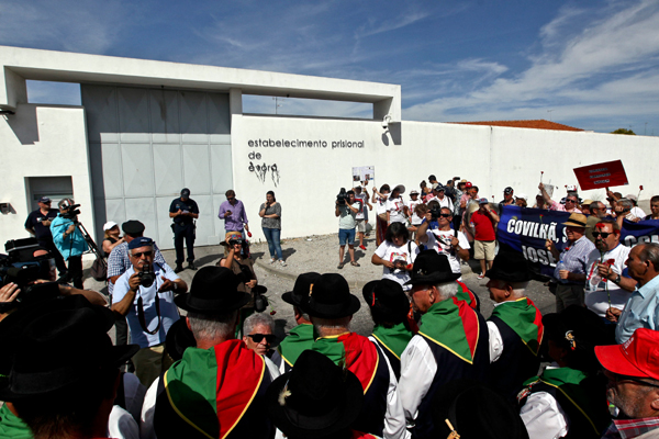 Movimento Cívico "José Sócrates, sempre" promove ação solidária de apoio. 5 de julho de 2015. NUNO VEIGA/LUSA