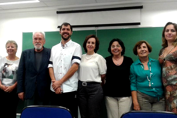 Profª Roseli Boschilia (UFPR); Antonio dos Ramos; o candidato; a orientadora PMaria Izilda Santos de Matos (PUC-SP); Profª Lúcia Maria Machado Bogus (PUC-SP); Profª Yvone Dias Avelino (PUC-SP); Profª Camila Collpy Gonzalez Fernandez (IFSP \ esposa do candidato).