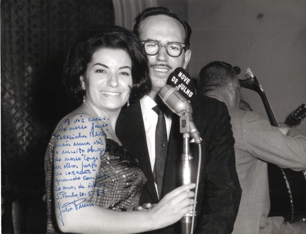 Terezinha Alves e Júlio Pereira, programa "Longe dos Olhos Perto do Coração", Rádio 9 de Julho, em maio/1964