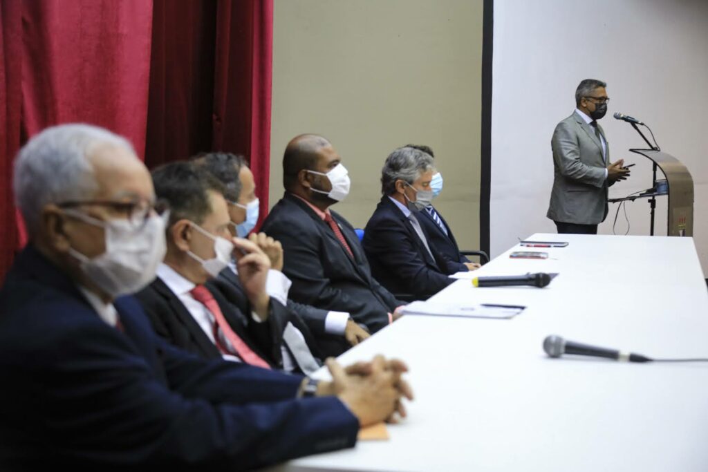 Coordenador da Cátedra, Luiz Eduardo Oilveira discursa na abertura do evento (Fotos: Adilson Andrade / Ascom UFS)