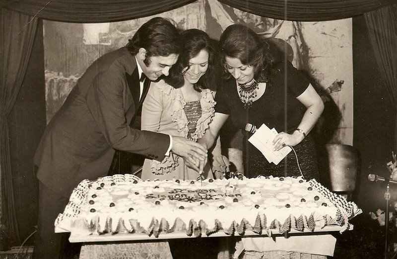 Adélia Pedrosa e Terezinha Alves em um dos aniversários do restaurante Adega Lisboa Antiga, ficava à Rua Brigadeiro Tobias, 280, centro histórico de S. Paulo