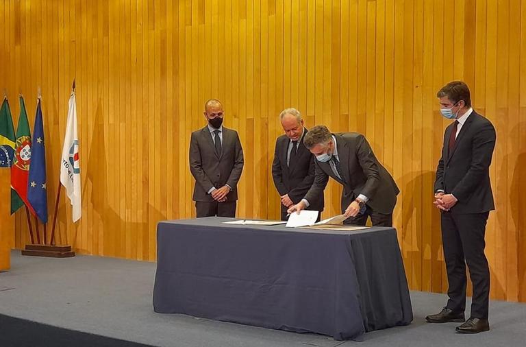 José Renato Fialho, superintendente da SDS/ANTAQ, José Luís Cacho, presidente da APP, Pedro Nunes Santos, ministro de Infraestrutura e Habitação de Portugal, e Nuno Miguel Araújo, presidente do Porto de Leixões, durante a homologação do protocolo de intenções