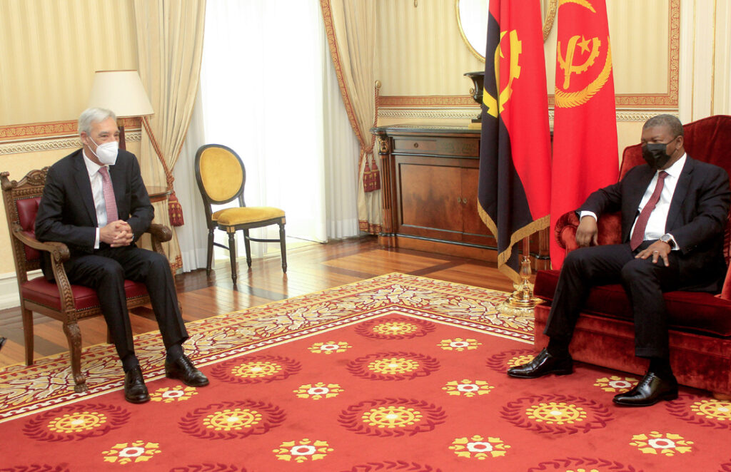 Ministro dos Negócio Estrangeiro de Portugal, João Gomes Cravinho durante a audiência com o Presidente da República de Angola, João Lourenço no Palácio Presidencial em Luanda. 12 de abril de 2022. AMPE ROGÉRIO / LUSA